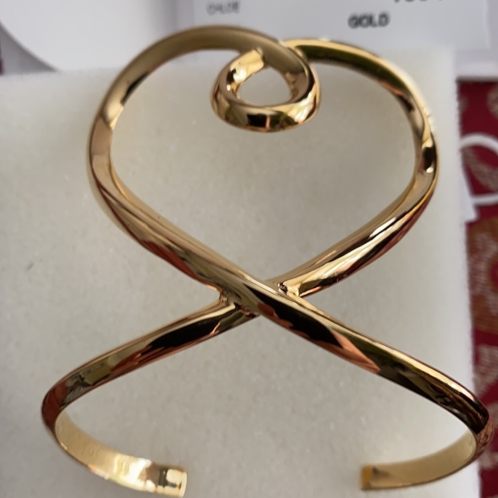 New Chloe Gold heart Cuff Bracelet
